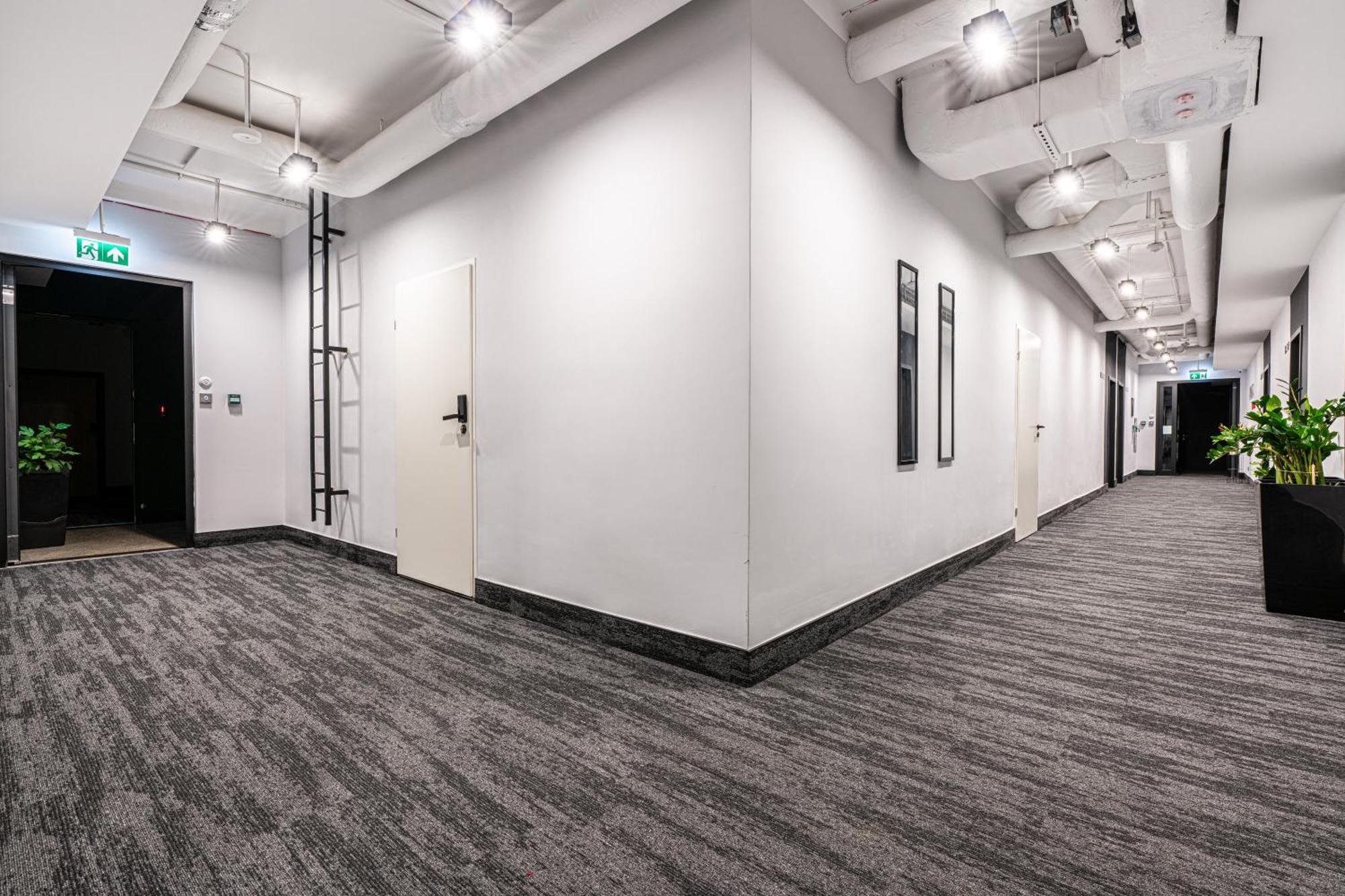 Vanta Business Center Скавина Екстериор снимка